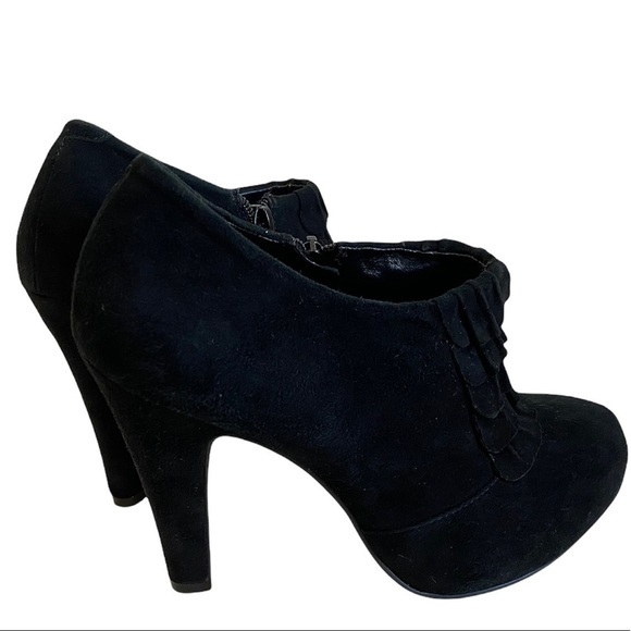 Gianni Bini Tula Hidden Platform Booties Heel Shoe Black Suede Sz 8.5 Ruffle - Picture 4 of 12